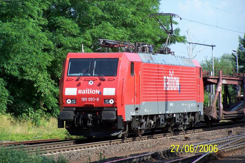 189 093-8 fuhr am 27.06.2006 durch Kahl/Main.