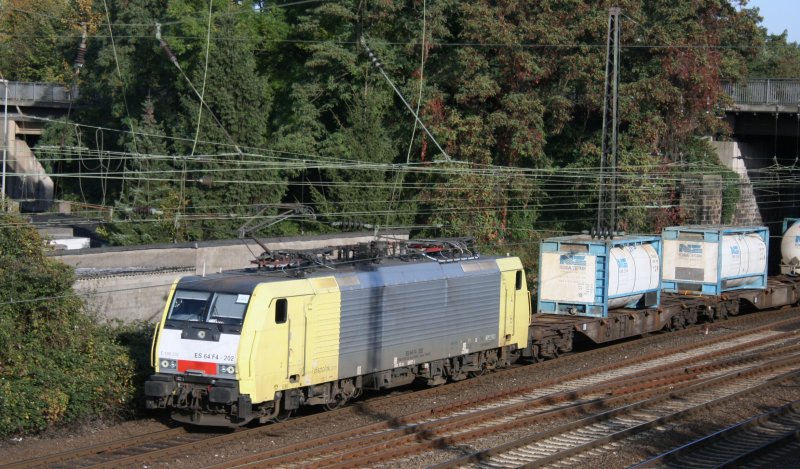 189 202  mit Containerzug in Oberhausen Osterfeld.
20.10.2009