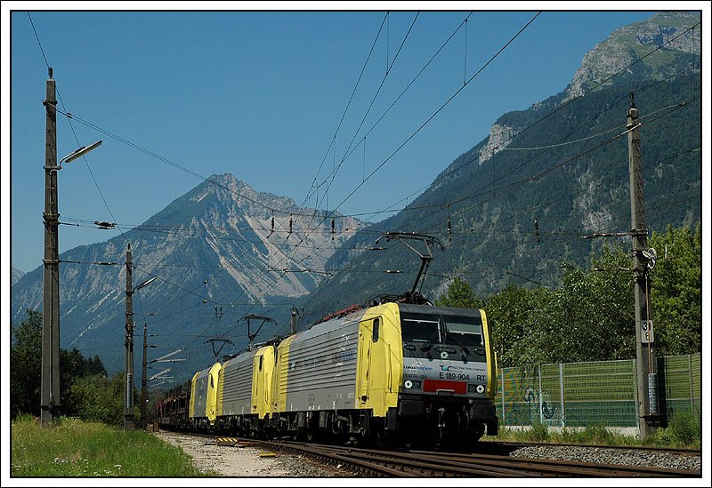 189-904 an der Spitze dieses Gterzuges vom Brenner kommend Richtung Kufstein, am 16.7.2007 bei der Durchfahrt in Brixlegg.