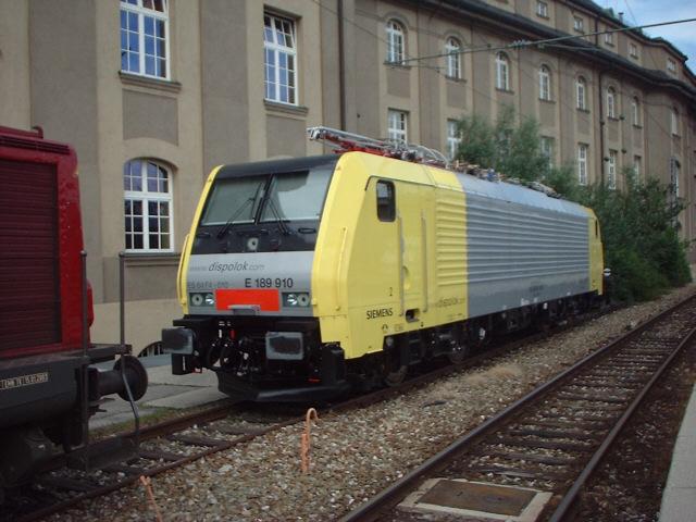189 910 steht am 08.07.04 in Mnchen HBF abgestellt.