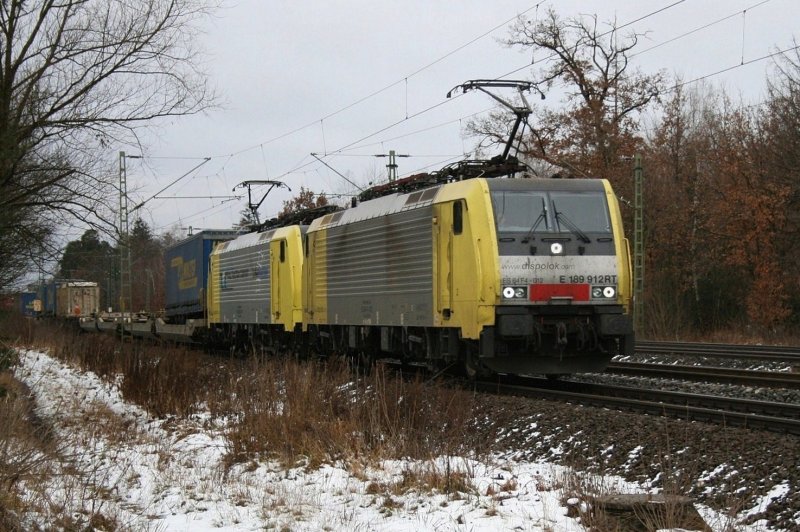 189 912 und 904 mit einem KLV Zug am 19.12.2008 in Haar (bei M�nchen).
