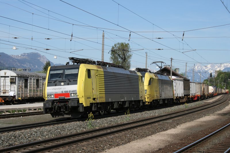 189 914 und 182 574 mit einem KLV Zug am 25.04.2009 in Brixlegg.