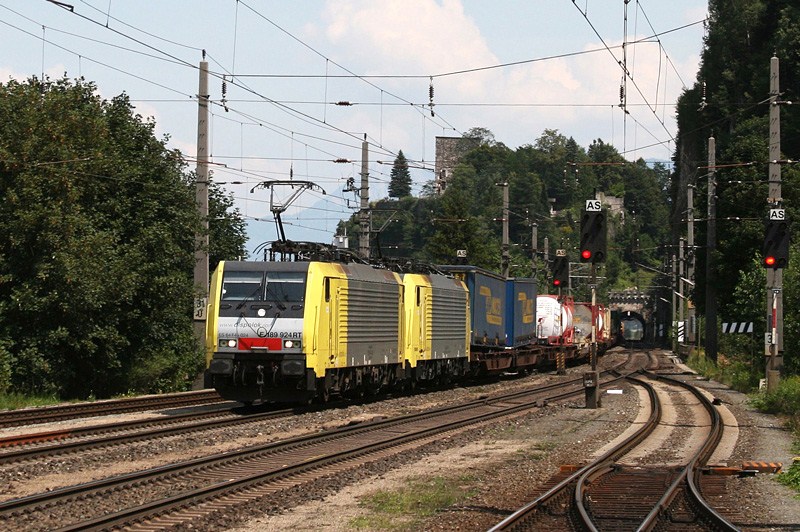 189 924 + 189 917 mit einem KLV Zug am 08.08.2009 in Brixlegg.