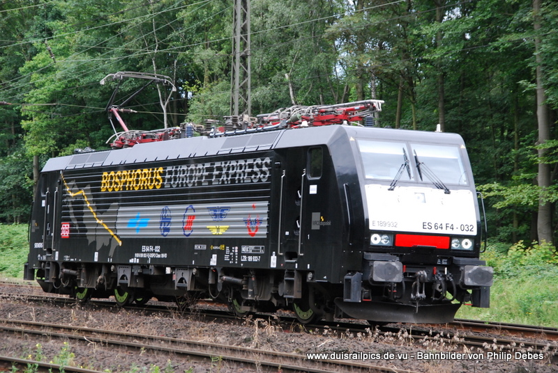 189 932 (ES 64 F4 - 032) fhrt am 21. Juni 2009 um 16:44 Uhr durch Duisburg Neudorf