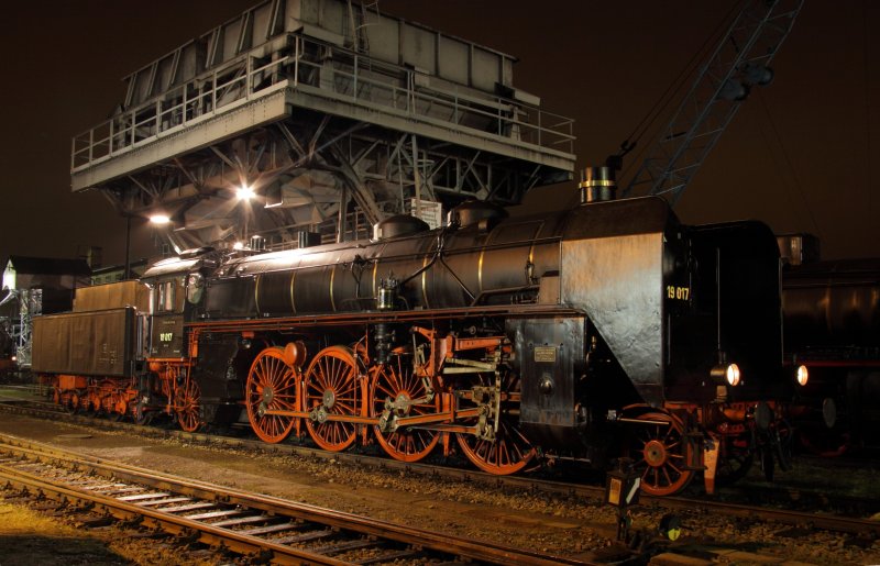 19 017 unter dem Kohlehochbunker in Chemnitz Hilbersdorf am 21.08.09