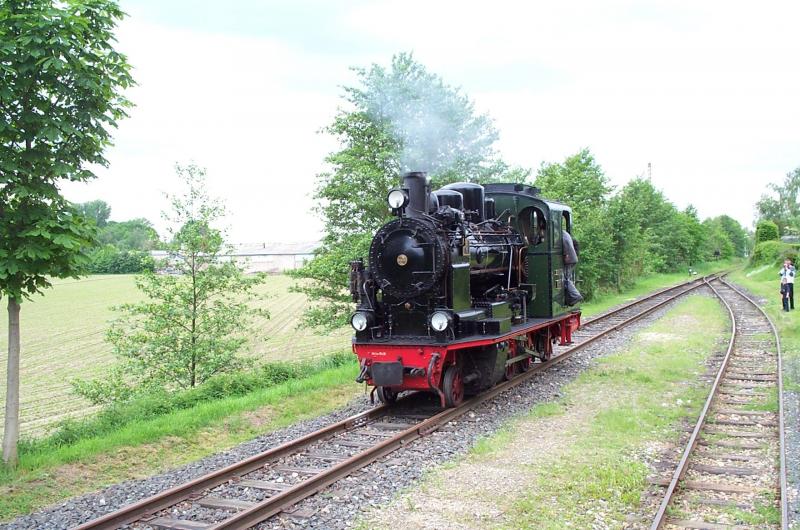19.05.02 Lok  Regenwalde  der Selfkantbahn setzt in Gillrath um