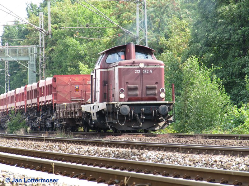 19.08.2009. Br 212 052-5 bei Gleisbauarbeiten am Braunschweiger Hauptbahnhof.