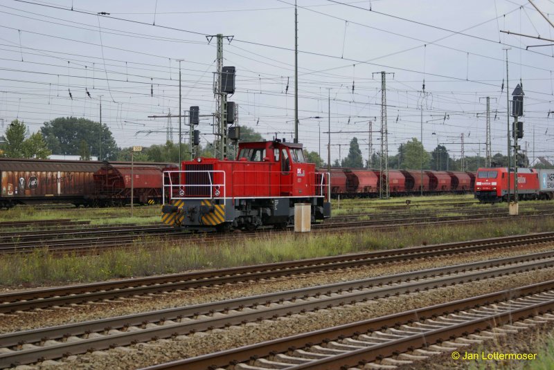 19.09.2007. Lok 821 der DE beim Durchfahren Gterbahnhof Lehrte.