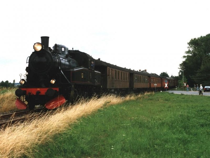 1916 der Angelner Dampfeisenbahn mit Dampfzug zwischen Kappeln und Sderbrarup in Sderbrarup am 28-6-1992. Bild und scan: Date Jan de Vries. 