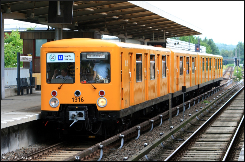 1916 (Typ E III 5) auf Sonderfahrt  20 Jahre U-Bahn nach Hnow  (Berlin Biesdorf-Sd, 05.07.2009)