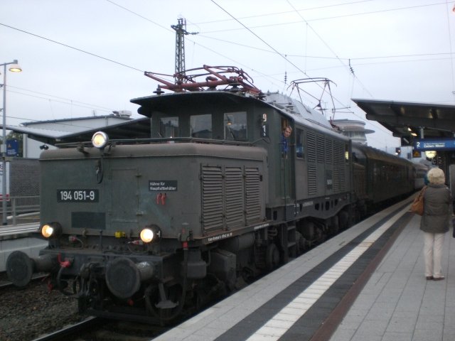194 051 - (E94 051)am 12.09.2008 um 08:10 als Lok vor einem Sonderzug von Wrth nach Cochem