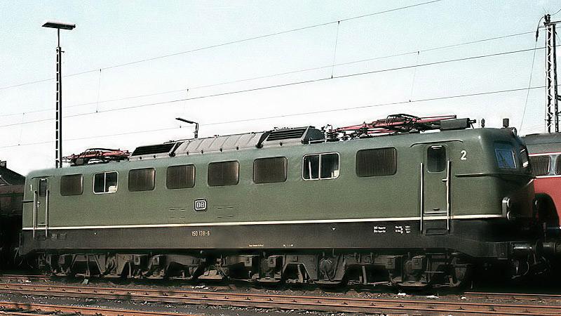 1969, die 150 138 abgestellt im Bw Hagen-Eck.
Im ihrer ersten Farbgebung.