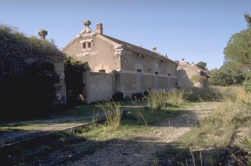 1980er Jahre,Bahnhof San Lorenzo(Gleisseite)zwischen Manacor und Arta.1977 stillgelegt.(Archiv P.Walter)