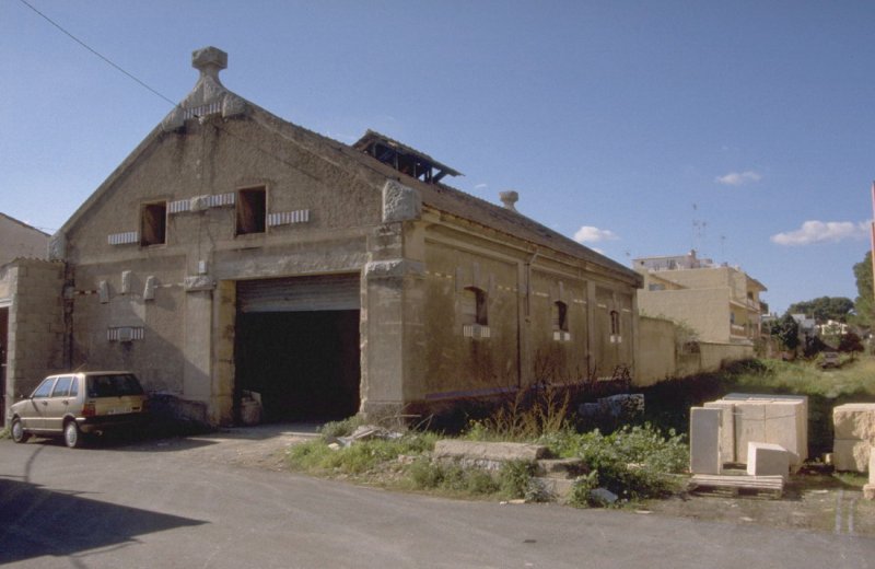 1980er Jahre,dieses Gebude war einmal der zweistndige Lokschuppen von Arta.(Archiv P.Walter)