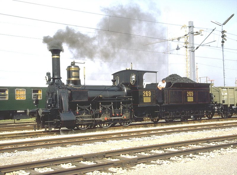 1987,150 Jahre Eisenbahn in sterreich.MAV Lok 269 vor einem Gterzug an der Parade in Strasshof bei Wien.(Archiv P.Walter)
