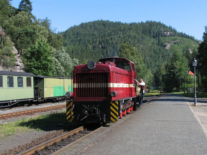 199 013 (Schsichs-Oberlausitzer Eisenbahngesellschaft mBh) auf Bahnhof Kurort Oybin (14-7-2007).