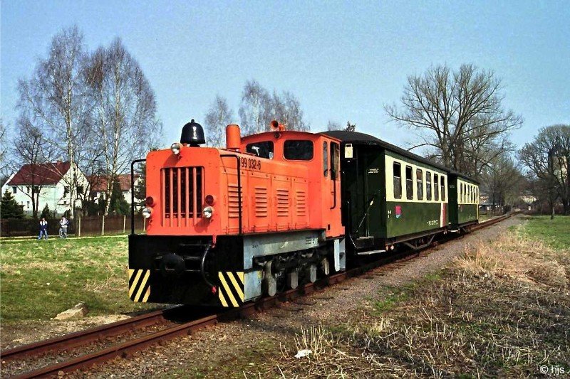 199 032 nhert sich mit Zug 118 Altmgeln (27. Mrz 2003)