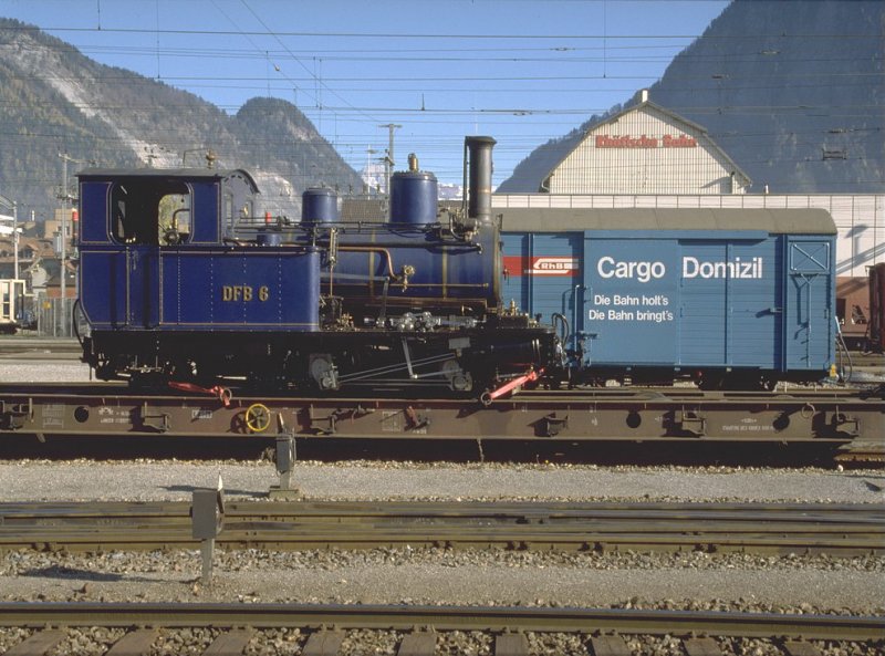 1990 Die wieder aufgearbeitete und betriebsfhige Zahnradlok HG 2/3  Weisshorn (System Abt)bereit zur Ablieferung an die DFB.
Hier auf einem SBB Rollschemel in Landquart.(Archiv P.Walter)