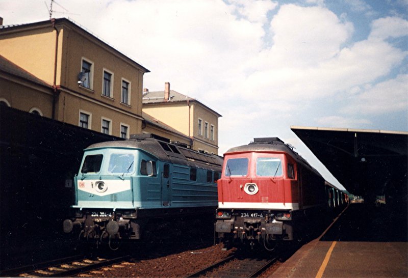 1996 herrschte auf den Strecken von Dresden nach Grlitz und nach Zittau noch reger Wendezugverkehr mit der BR 234. Da sich in Bischofswerda die Strecken zweigten, kam es dort stndlich zur Begegnung zweier Wendezge. Hier mit 234 304-4 und 234 417-4.
