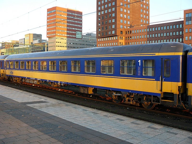 1.klasse Wagen (ex-DB Typ Bm235 Nummer 51 80 22-90 255-6) jetzt NS Typ ICK mit Nummer 50 84 12-37 022-5 Den Haag HS 17-02-2008.