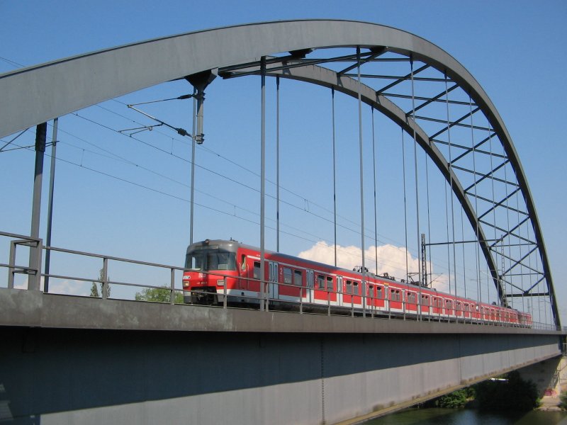 2 420er am 04.07.06 in Richtung Niederrad auf der Niederr�der Br�cke in Frankfurt am Main.