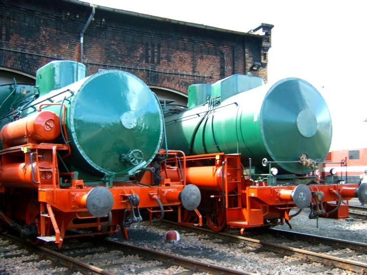 2 Dampfspeicherloks Borsig 1921 und Meiningen 1984 zum Heizhausfest Ch. Hilbersdorf 28.08.04