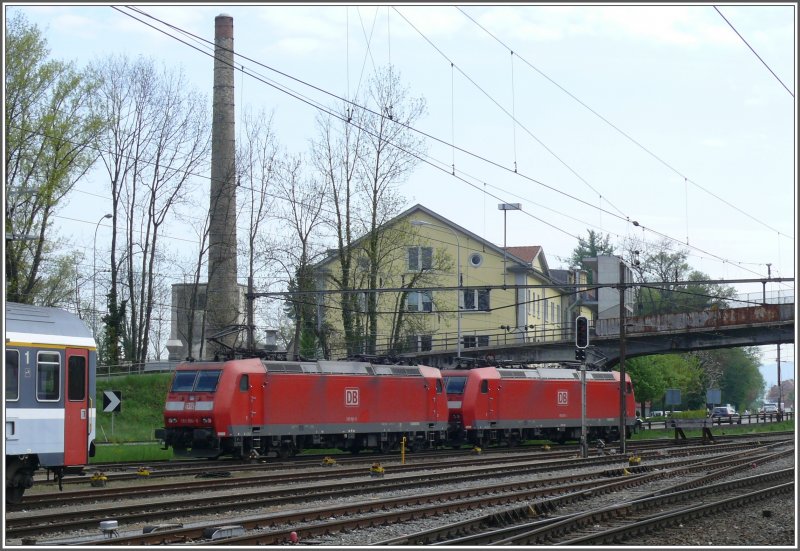 2 DB 185er fahren durch den Gterbahnhof Rorschach Richtung St.Margrethen. (28.04.2008)