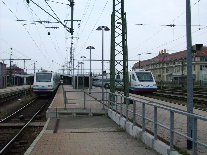 2 ETR470  Cisalpino  treffen sich, auf der Fahrt von Milano Centrale nach Stuttgart Hbf in Singen am Hohentwiel. Die Aufnahme war nur mglich, weil einer von beiden groe Versptung hatte.