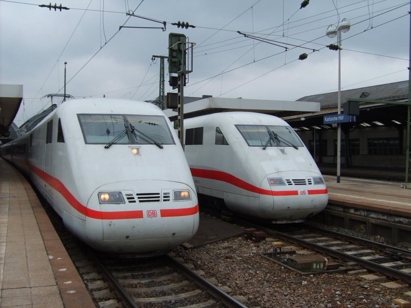 2 ICE's 1 in Karlsruhe Hbf, stehen zur Abfahrt bereit in Richtung Berlin Ostb./Zrich. 27.02.09