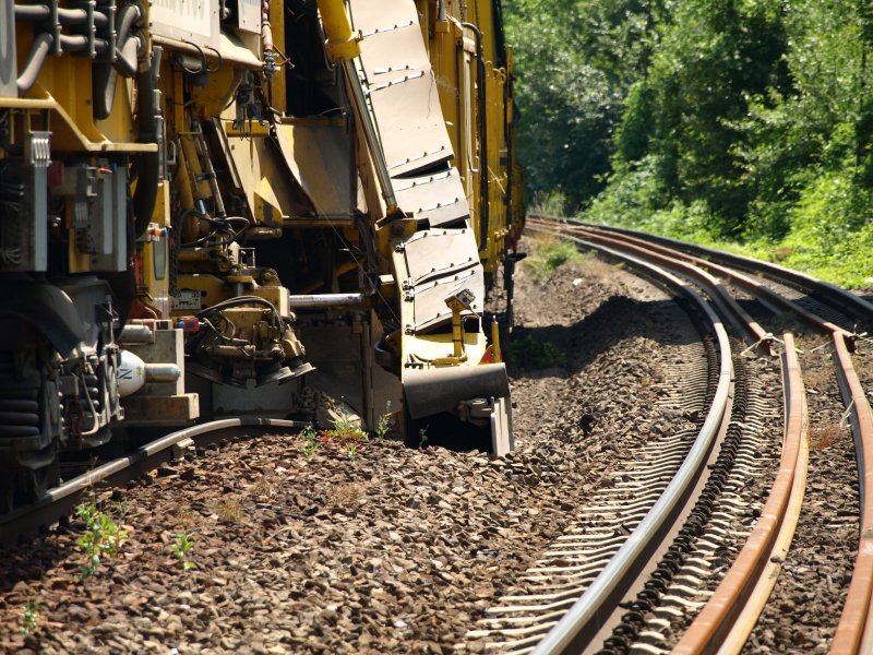 2. Juli 2008: Offizielle Besichtigung einer Bahnbaustelle. Die Strecke zwischen Mhlacker/Bretten/Bruchsal wird erneuert. Dazu wird das Gleis mehrere Monate komplett gesperrt. Heute wird im Bereich vom Bahnhof Diedelsheim der Schotter ausgetauscht.