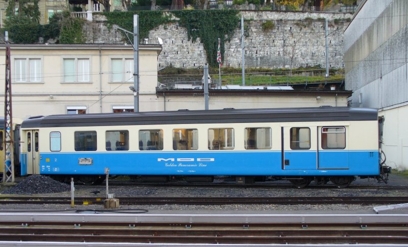 2 Kl. Personenwagen mit Gepckapteil BD 204 Abgestellt im MOB Bahnhofsareal von Montreux am 31.12.2006