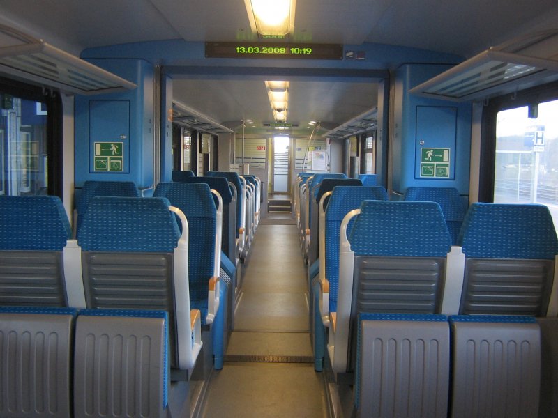 2. Klasse des Fahrgastraums der Westfalenbahn im ET013.