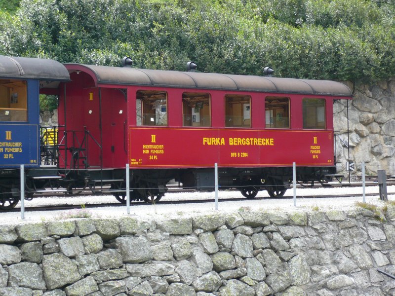 2. Klassen Personenwagen der Dampfbahn Furka Bergstrecke steht am 13.8.2007 in Gletsch