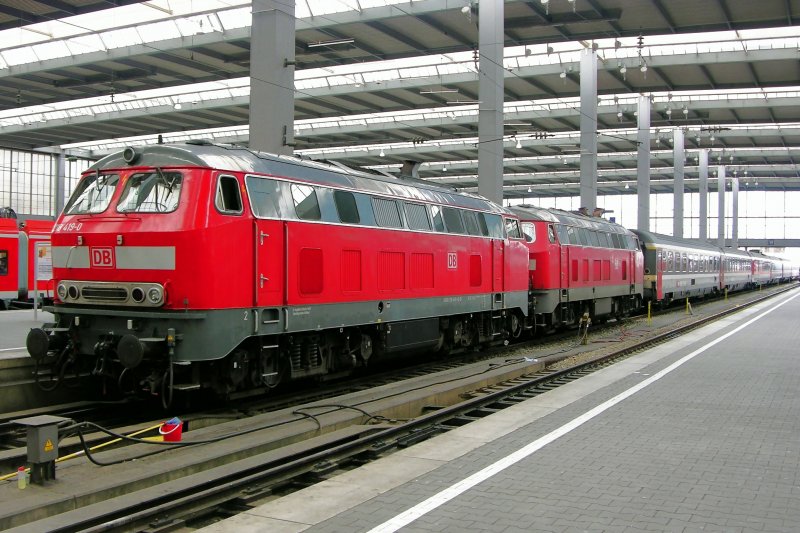 2 mal 218 in Mnchen Hauptbahnhof. 17.07.2009