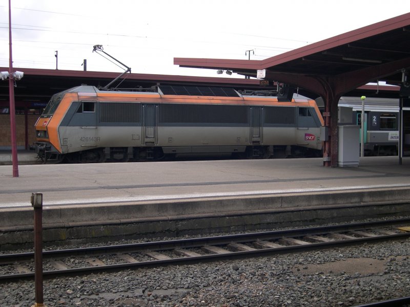 2 Systemlok 26143R steht am 13.04.08 mit dem 96247 nach Basel zur Abfahrt in Strasbourg bereit.