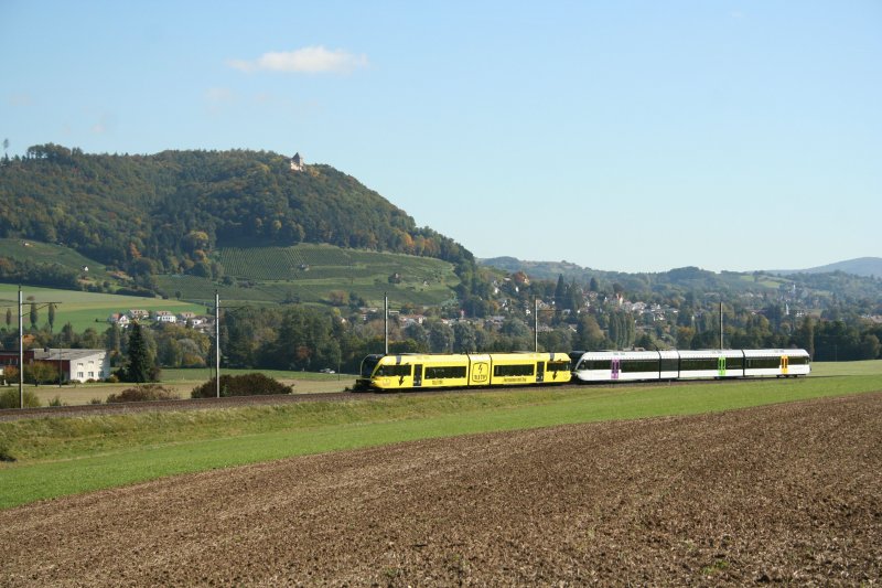 2 THURBO Triebwagen 526 707-5 und 526 785-1 am 5.10.2008 kurz vor der Einfahrt in Etzwilen.