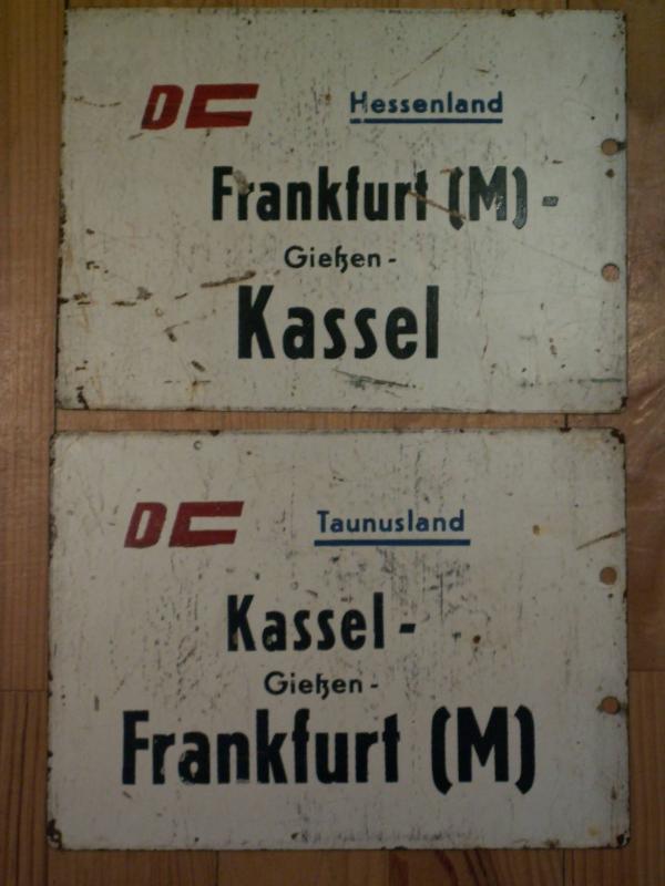 2 Zuglaufschilder von D-City Z�gen, die von 1973-1977 verkehrten.