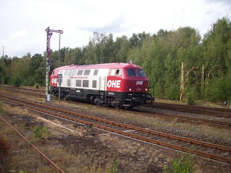 200086 der OHE beim rangieren und fhrt zwischen der Kaserne und den Bahnhof hin und her.