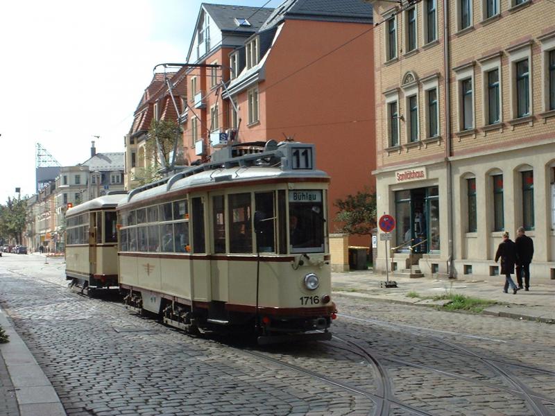 2002-09 Dresden - Gro�er Hecht mit Beiwagen auf dem Weg in das Stra�enbahndepot Trachenberge