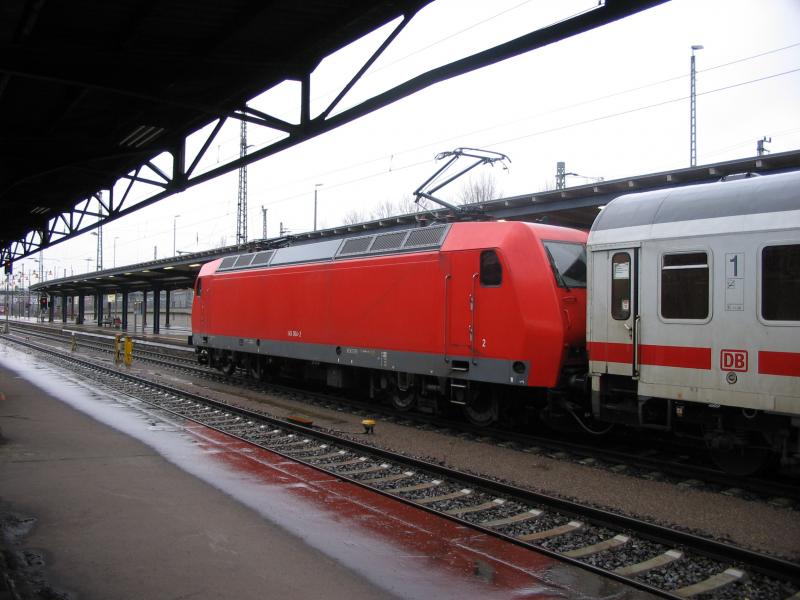 2005-02-12 BR 145 064-2 mit IC 2154 in Dresden Hbf. kurz vor der Abfahrt in Richtung Nrnberg