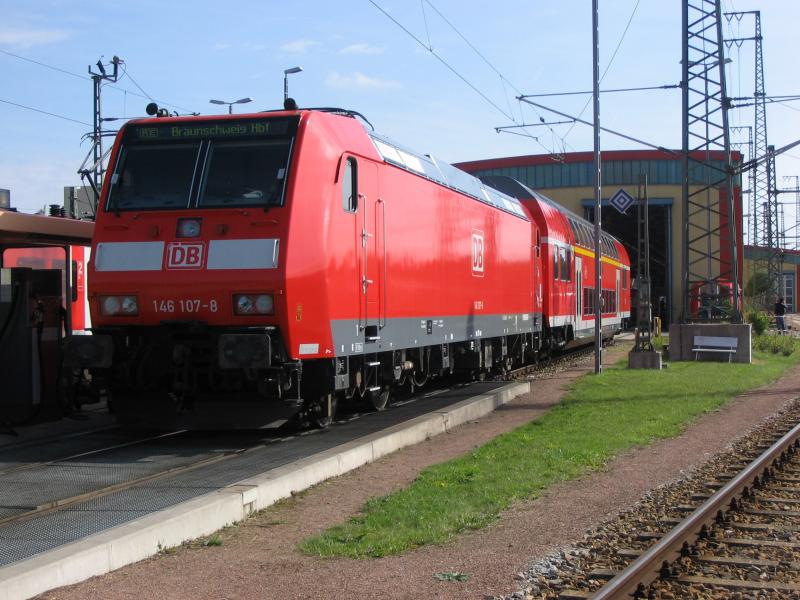 2005-08-27  DB Werk Erfurt - 80 Jahre - 146 107-8 mit Doppelstockwagen RE 160 der S-Bahn Leipzig-Halle