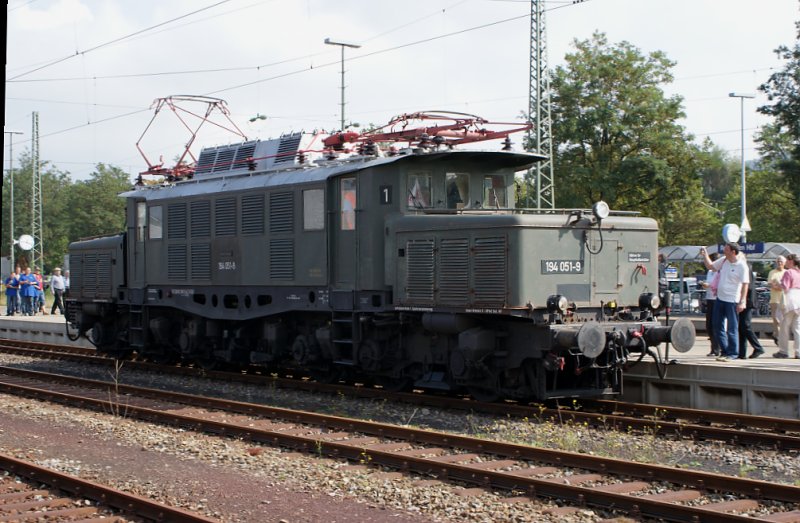 20.09.2009 im Hbf Reutlingen auf Gleis 1 die 194 051-9