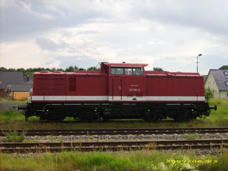 201 792-9 (DR 110 792-9 Bw Heringsdorf) am 23.06.07 in Zinnowitz.
