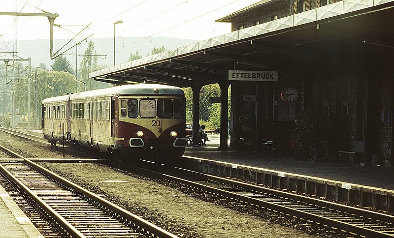201 rollt in den Bhf von Ettelbruck ein, 10-1991