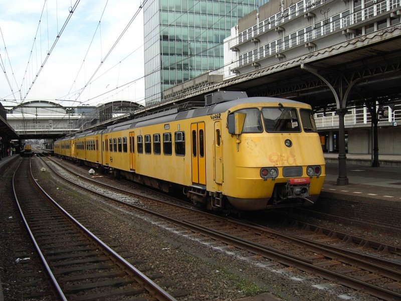 2013 und 2008 mit Zug 28317 Utrecht Centraal-Utrecht Maliebaan (Bahnmuseum Utrecht) auf Bahnhof Utrecht Centraal am 31-7-2008.
