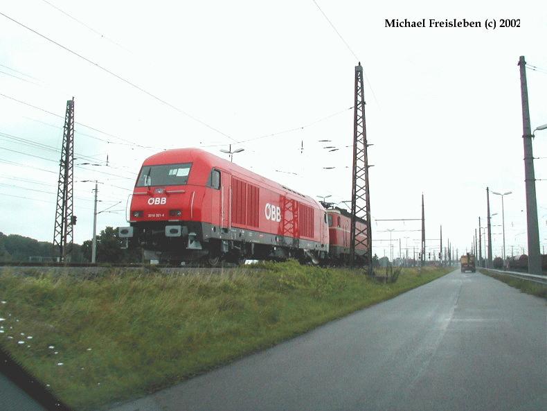 2016 021-4 im Schlepp einer 1044 im ZVBF Wien am 20-09-2002