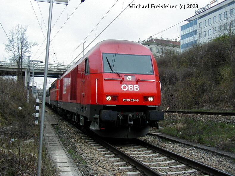 2016 024-8, am 04.April 2003 bei der Ausfahrt aus Wien Meidling