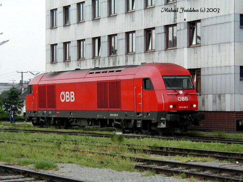 2016 025-5, am 11.Mai 2003 in der Traktion Wien Ost
