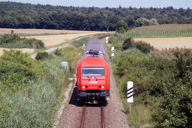 2016 029 fhrt mit ER9945 von Szombathely/Steinamanger nach Wiener Neustadt Hbf. Loipersbach-Schattendorf, 17.07.2009