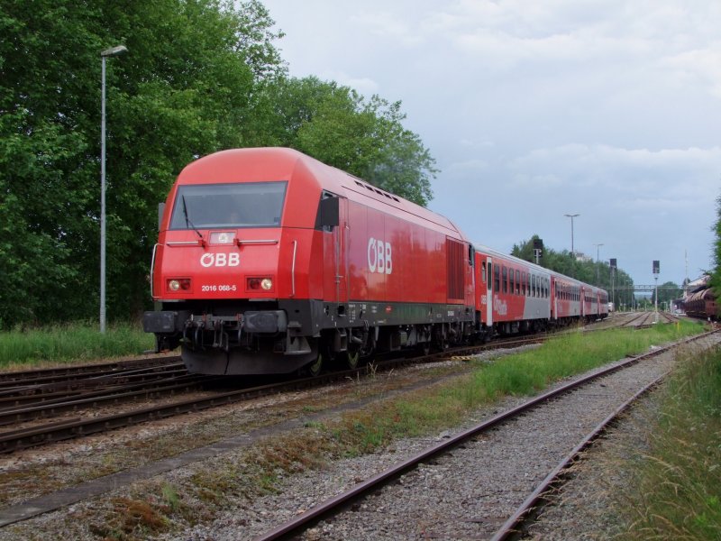 2016 068-5 bildet mit 4CS aufgrund der Streckensperre zwischen Gurten u. Ried den ER5993, ansonsten wre dies eine VT628/928 Leistung; 090611